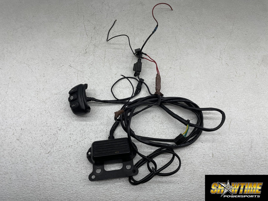 07-11 HARLEY-DAVIDSON ROAD KING CLASSIC FLHRC AMPLIFIER & VOLUME CONTROL SWITCH