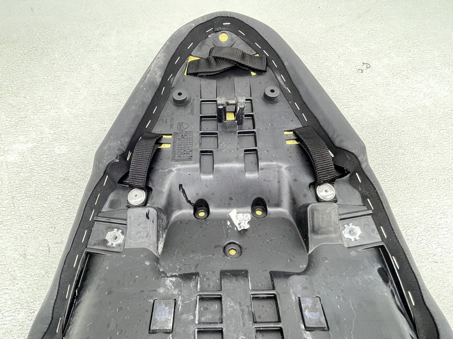 21-24 DUCATI SUPERSPORT 950 S FRONT DRIVERS SEAT PAD SADDLE PILLION