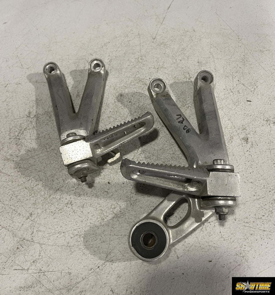 99-02 YAMAHA YZF R6 REAR BACK PASSENGER PEG SET PAIR 5EB-27430-00-00