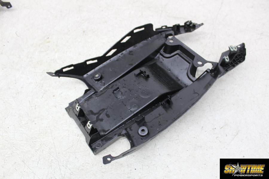 18-21 SUZUKI GSX250R REAR BACK TAIL UNDERTAIL BATTERY TRAY PLASTIC