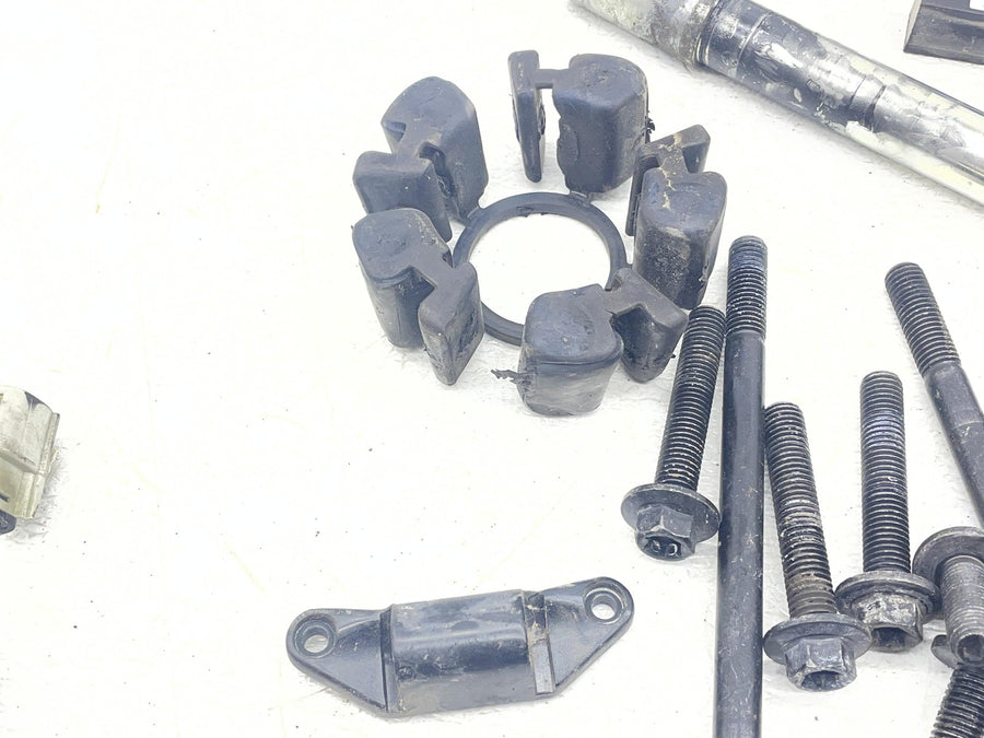 25-26 HARLEY-DAVIDSON NIGHTSTER RH975 PARTS HARDWARE FILTER COVER CUSH HORN