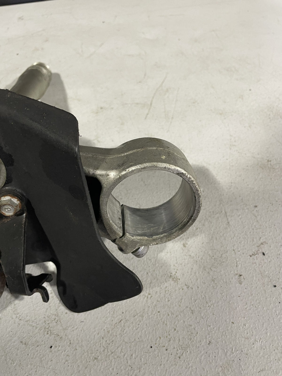 04-06 YAMAHA YZF R1 FRONT FORKS CLAMP LOWER TRIPLE TREE STEM