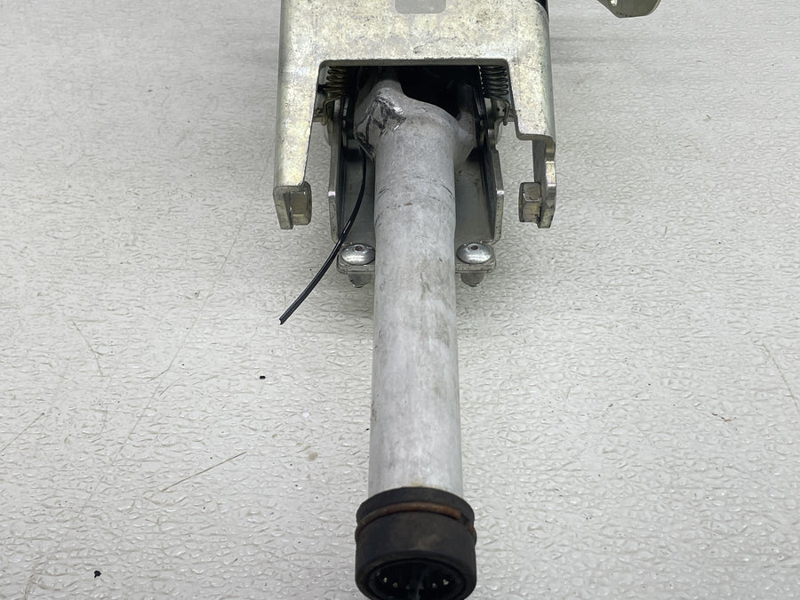 19 POLARIS SLINGSHOT SL STEERING COLUMN BRACKET