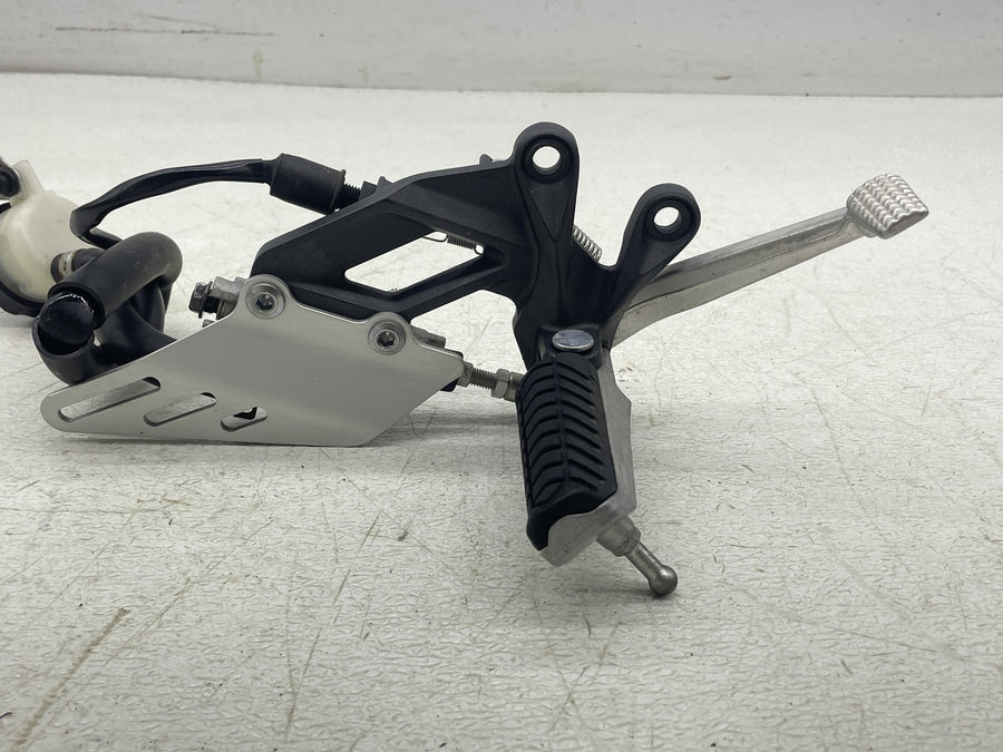 12-26 KAWASAKI NINJA ZX14R RIGHT REARSET REAR SET DRIVER FOOT PEG BRAKE MASTER
