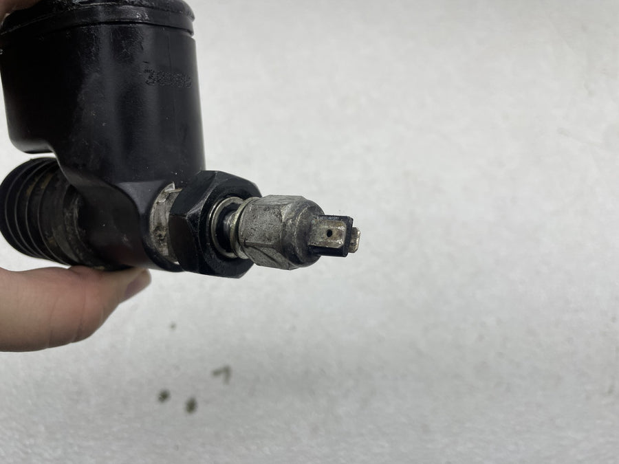06-11 HARLEY-DAVIDSON DYNA LOW RIDER FXDL REAR BACK BRAKE MASTER CYLINDER