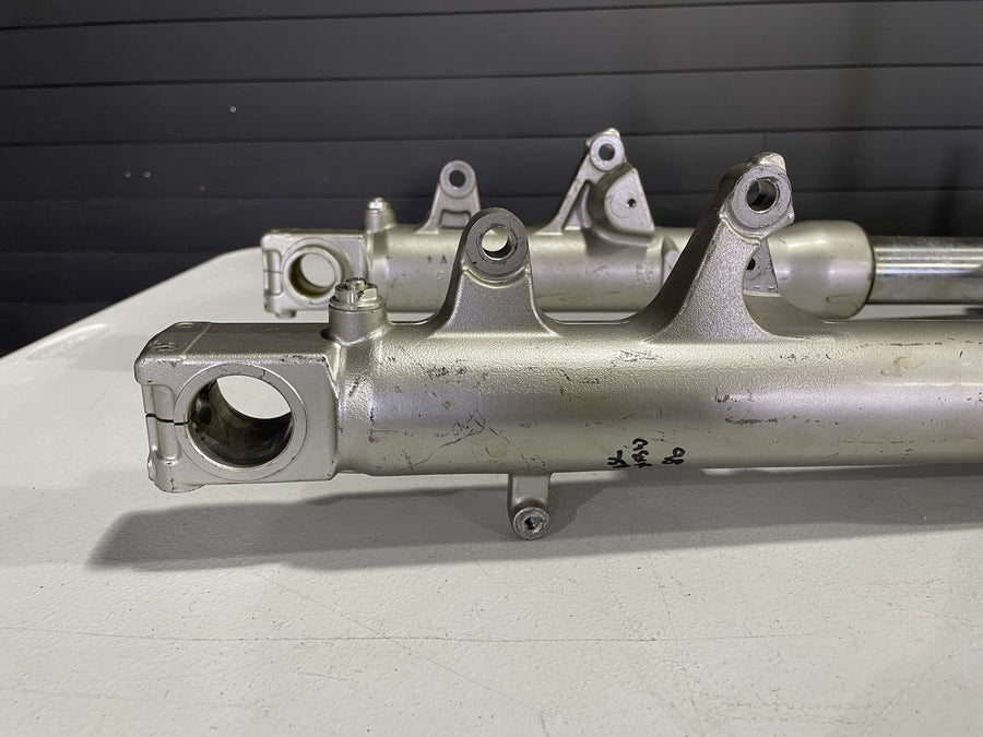 97-00 SUZUKI GSXR600 FRONT FORKS SHOCK SUSPENSION SET LOWER TRIPLE TREE