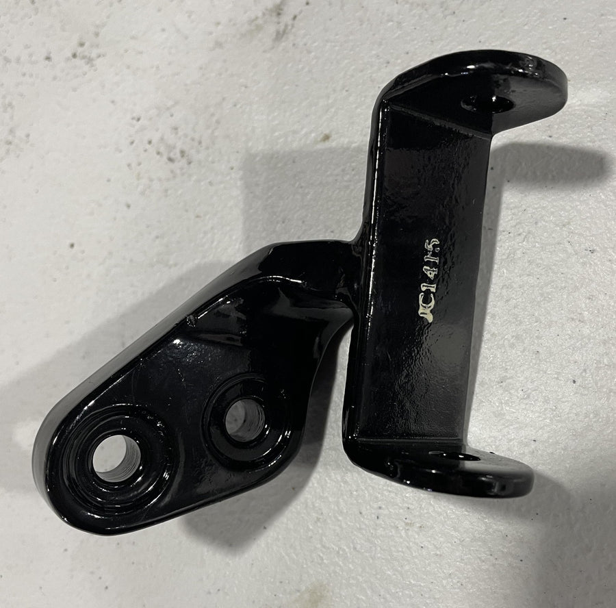 07-08 YAMAHA V STAR 1300 XVS1300A RIGHT FLOORBOARD MOUNT