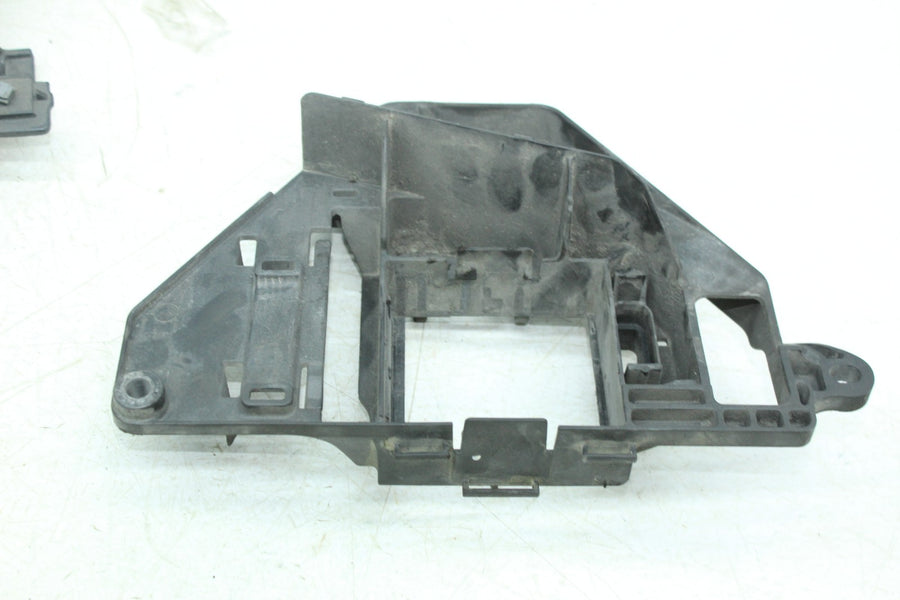 12-16 HARLEY-DAVIDSON ELECTRA GLIDE ULTRA FLHTCU BATTERY TRAY BOX HOLDER ASSY