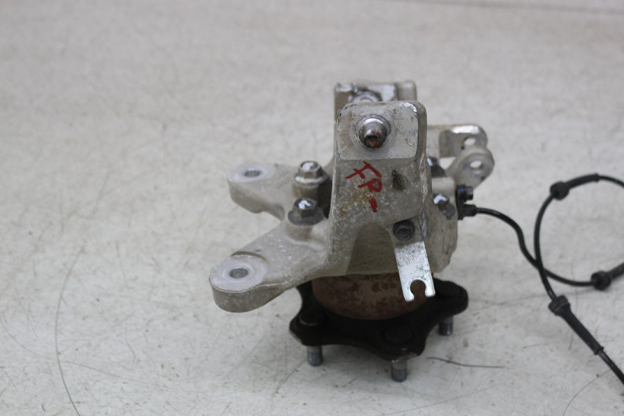 19 POLARIS SLINGSHOT SL FRONT RIGHT STEERING KNUCKLE SPINDLE HUB