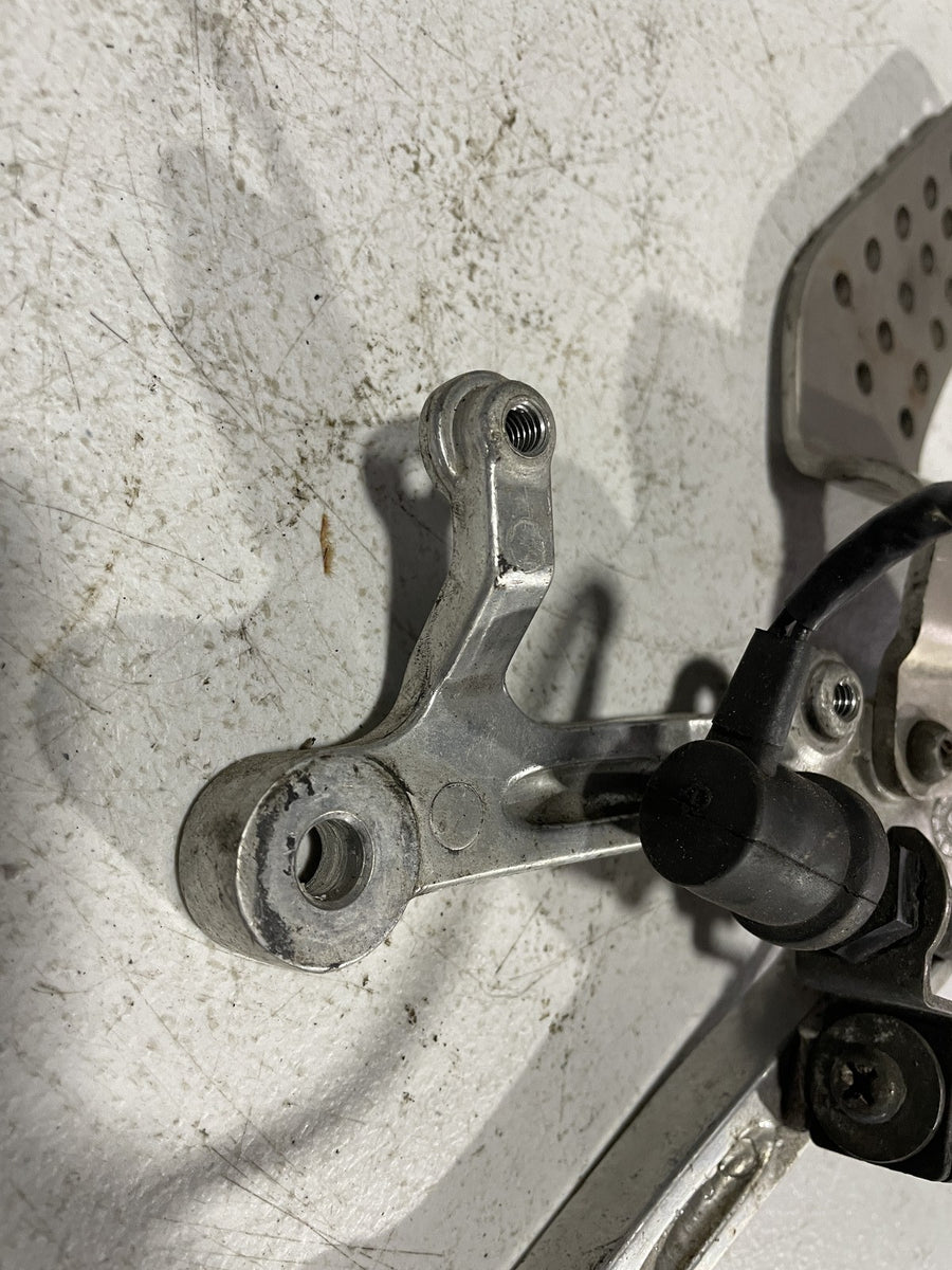 02-03 YAMAHA YZF R1 RIGHT REARSET REAR SET DRIVER FOOT PEG REST STOP
