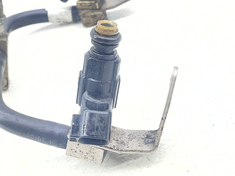 04-06 VICTORY KINGPIN MAIN PRIMARY GAS FUEL INJECTORS RAIL 2520207