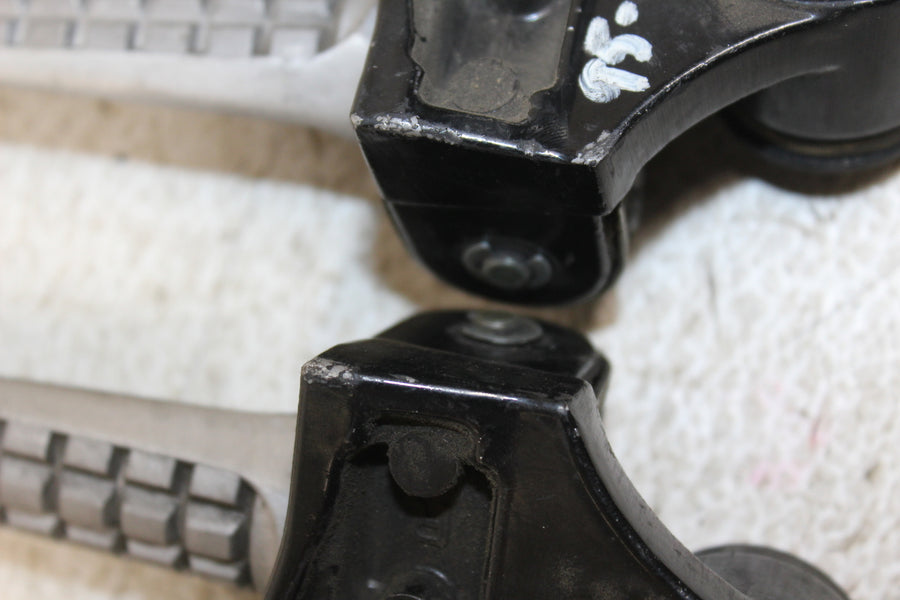 90-92 KAWASAKI NINJA ZX11 REAR BACK PASSENGER PEG SET PAIR