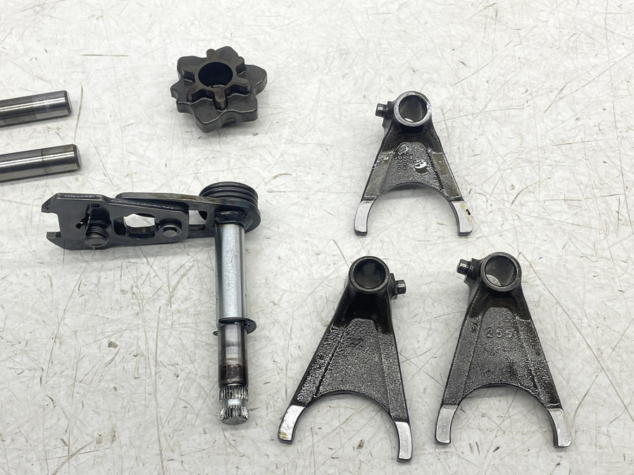 04-06 VICTORY KINGPIN ENGINE TRANSMISSION GEARS OUTPUT MAIN SHAFT DRUM