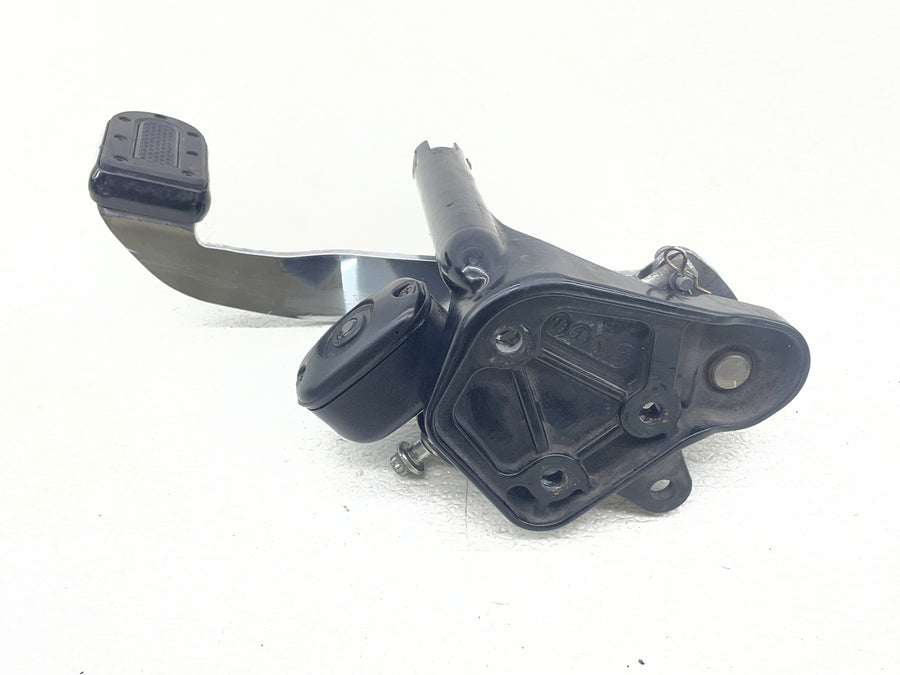 07-09 HARLEY-DAVIDSON SOFTAIL NIGHT TRAIN FXSTB REAR BRAKE MASTER CYLINDER MOUNT