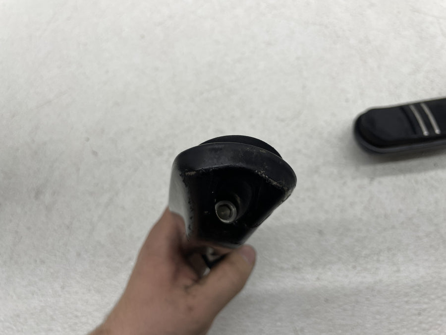 07-11 HARLEY-DAVIDSON STREET GLIDE FLHX FRONT HIGHWAY PEGS FOOT RESTS PAIR