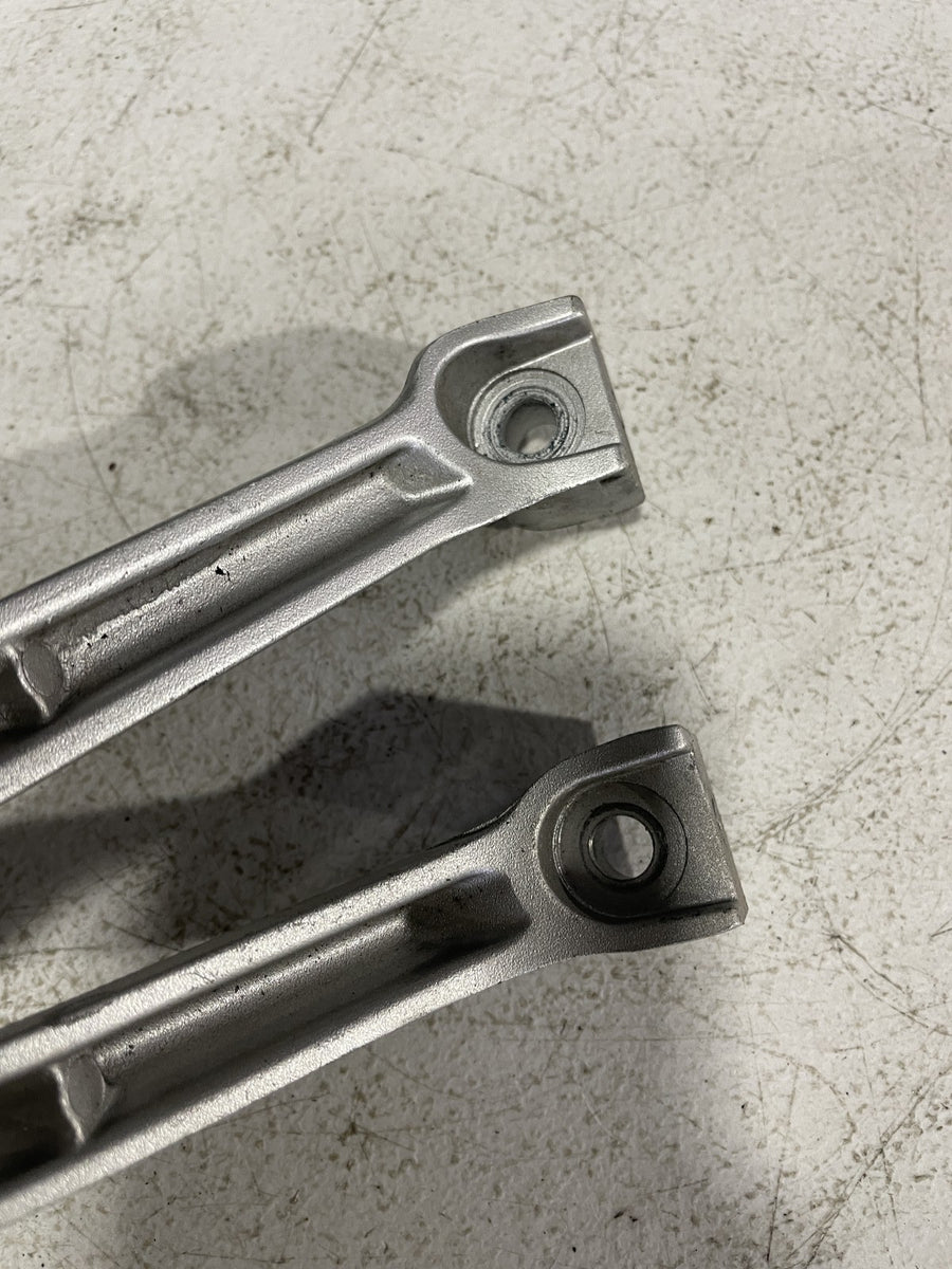 05-06 SUZUKI GSXR1000 REAR BACK PASSENGER PEG SET PAIR