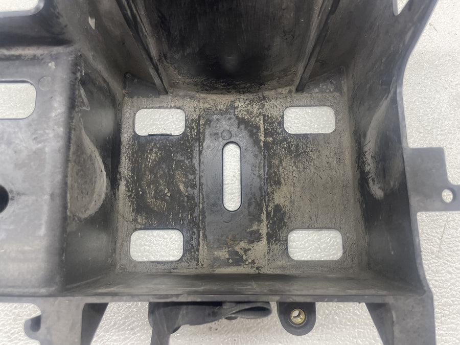 07-11 HARLEY-DAVIDSON ELECTRA GLIDE CLASSIC FLHTC BATTERY TRAY BOX HOLDER