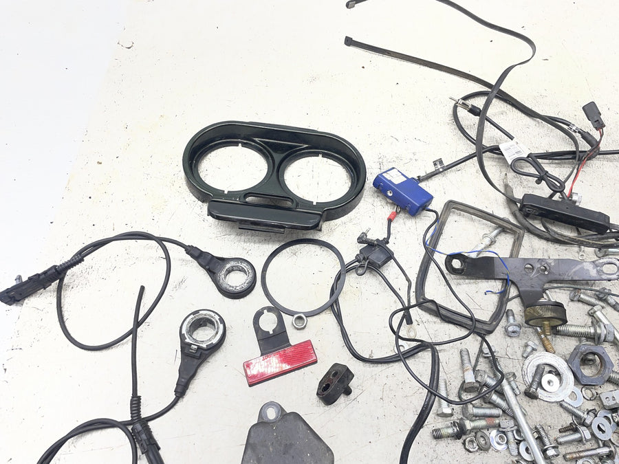 13 HARLEY-DAVIDSON ROAD GLIDE CVO CUSTOM FLTRXSE2 PARTS HARDWARE LOT