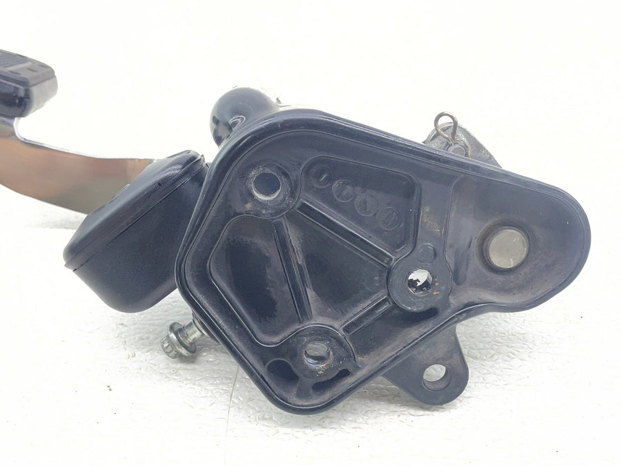 07-09 HARLEY-DAVIDSON SOFTAIL NIGHT TRAIN FXSTB REAR BRAKE MASTER CYLINDER MOUNT