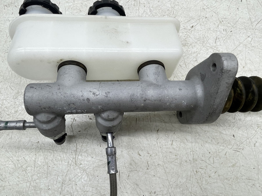 19 POLARIS SLINGSHOT SL BRAKE MASTER CYLINDER RESERVOIR