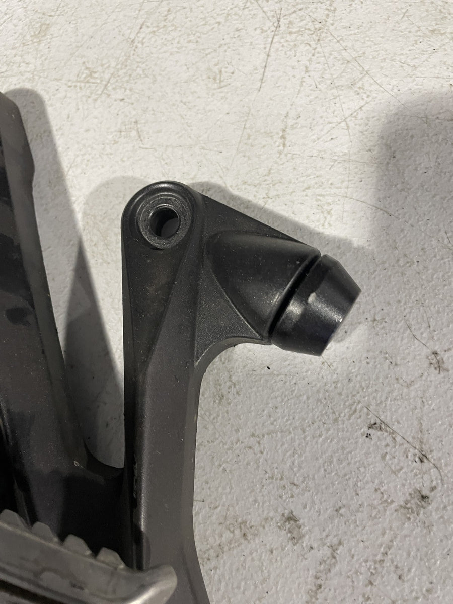06-11 KAWASAKI NINJA ZX14 REAR BACK PASSENGER PEG SET PAIR