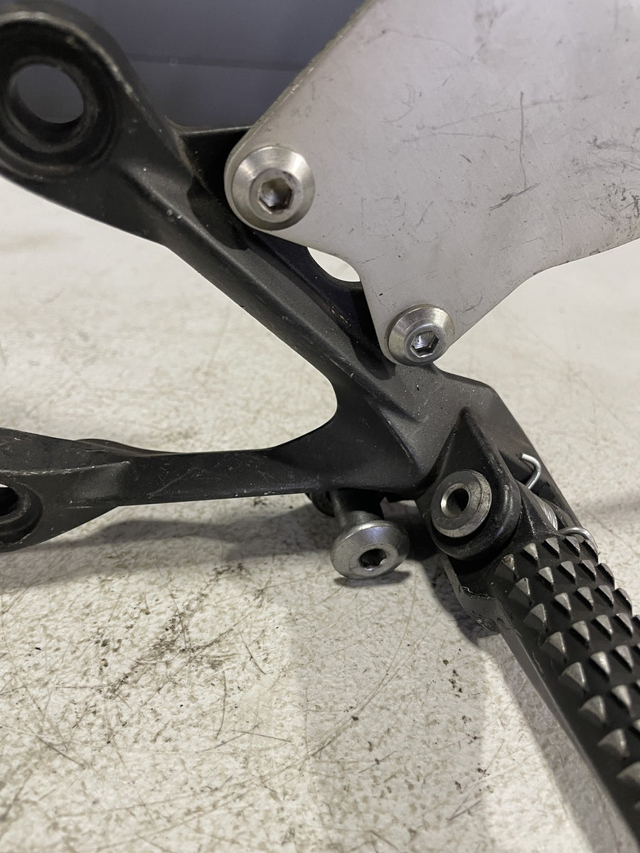 13-18 KAWASAKI NINJA ZX6R LEFT REARSET REAR SET DRIVER FOOT PEG REST STOP