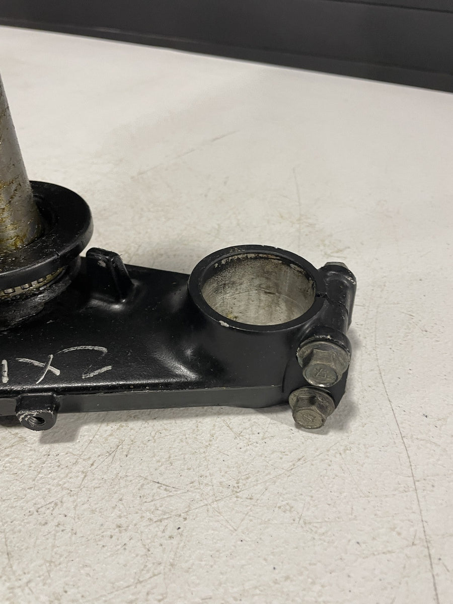 93-01 KAWASAKI NINJA ZX11 FRONT FORKS CLAMP LOWER TRIPLE TREE STEM