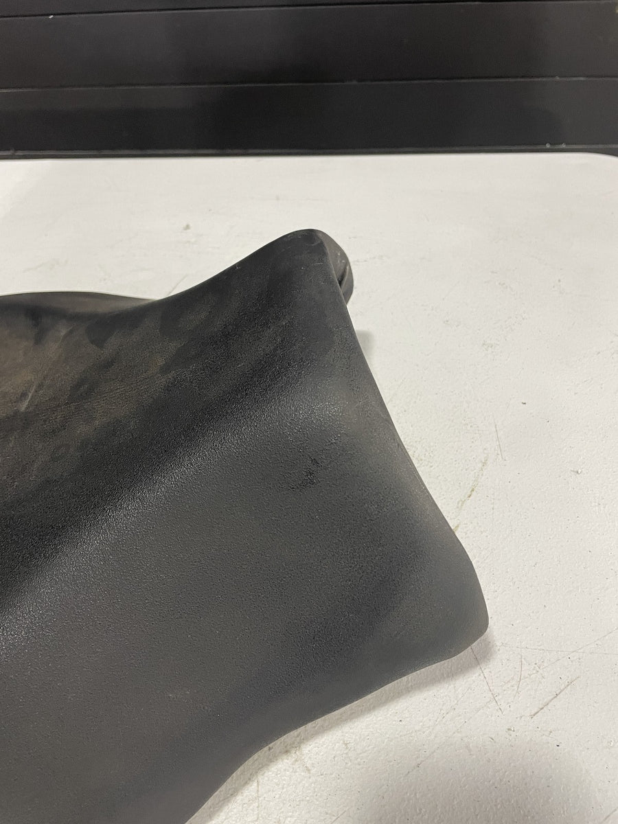 01-02 SUZUKI GSXR1000 FRONT DRIVERS SEAT PAD SADDLE PILLION 45100-35F00-R42