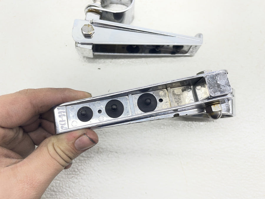04-06 HARLEY-DAVIDSON SPORTSTER 1200 XL1200L FRONT HIGHWAY FOOTPEGS SET PAIR