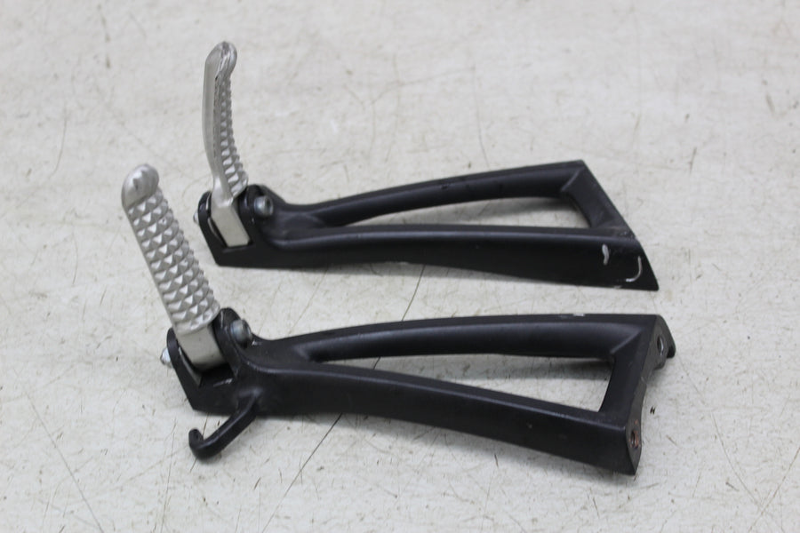 08-16 YAMAHA YZF R6 RIGHT LEFT REAR BACK PASSENGER PEGS STEPS PAIR (SEE DESCP)