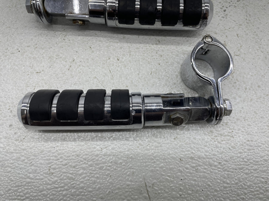 07-11 HARLEY-DAVIDSON ROAD KING FLHR FRONT FOOT RESTS PEGS STEPS SET PAIR