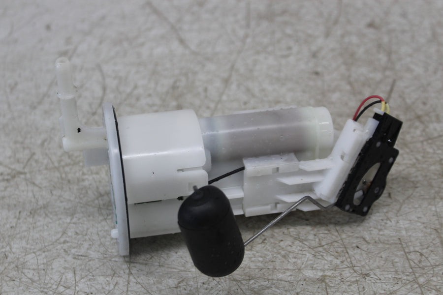 24 SUZUKI GSX-8R FUEL PUMP GAS PETROL SENDER UNIT