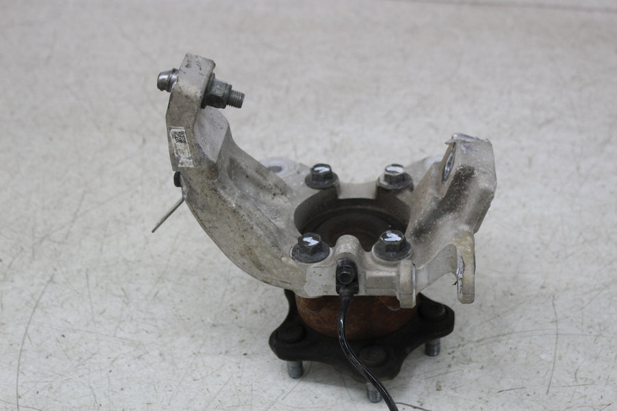 19 POLARIS SLINGSHOT SL FRONT RIGHT STEERING KNUCKLE SPINDLE HUB