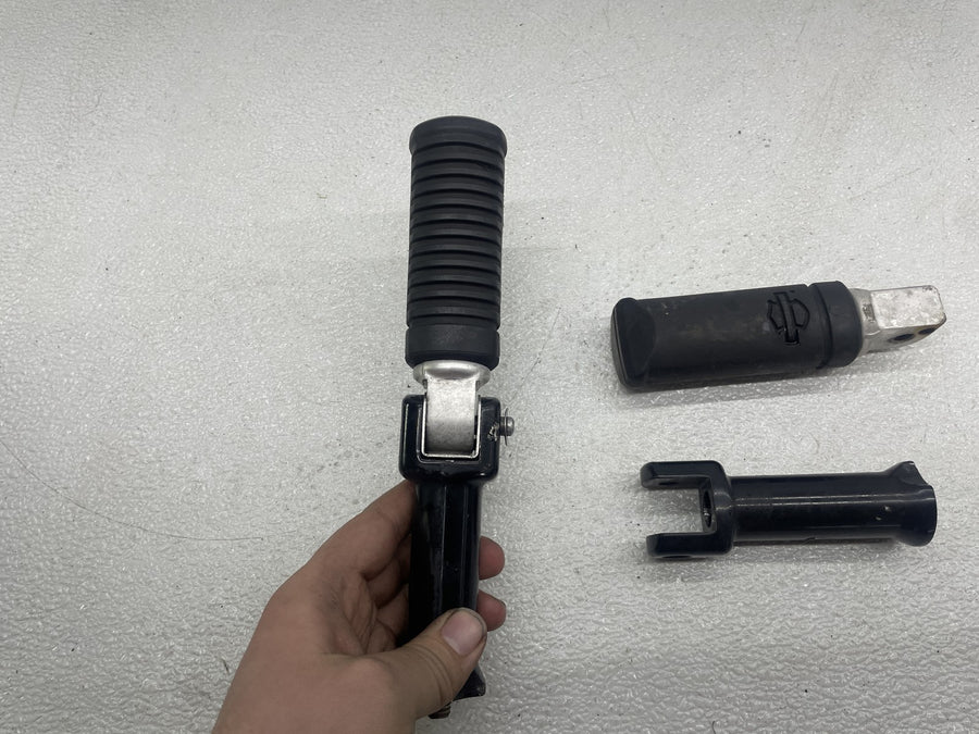 20-24 HARLEY-DAVIDSON SOFTAIL STANDARD FXST REAR PASSENGER FOOT PEGS PAIR SET