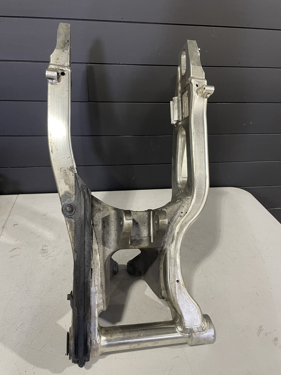 06-07 HONDA CBR1000RR REAR SWINGARM BACK SUSPENSION SWING ARM 52200-MEL-D30