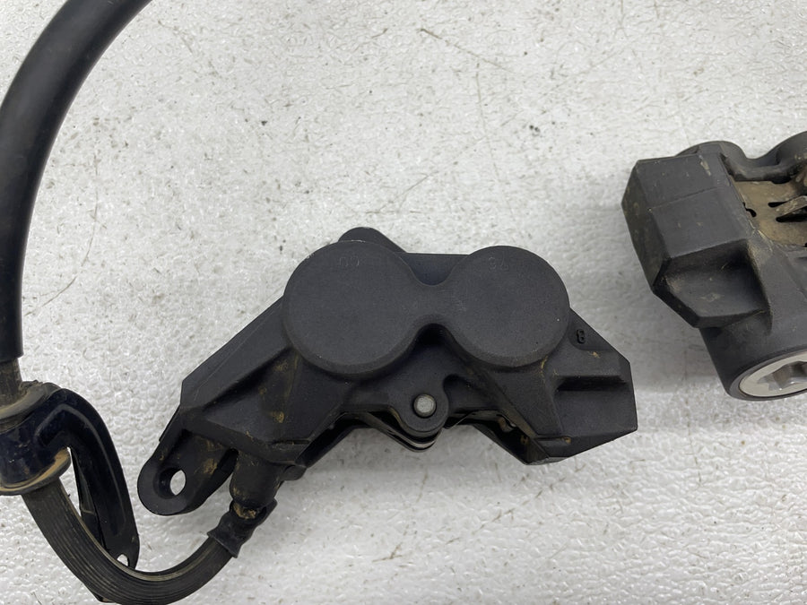 06-15 YAMAHA FZ1 RIGHT LEFT FRONT BRAKE CALIPER SET PAIR CALIPERS W/ BRAKE LINE