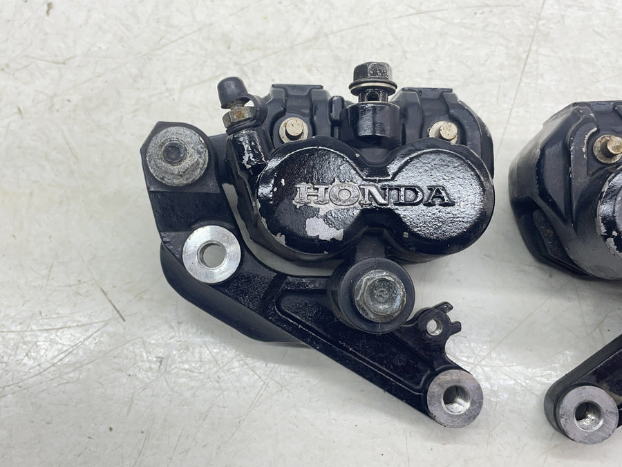 83 HONDA SHADOW 750 VT750 RIGHT LEFT FRONT BRAKE CALIPER SET PAIR CALIPERS