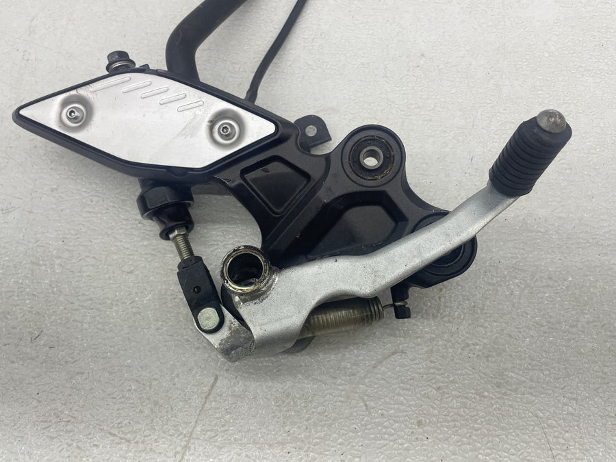 11-13 YAMAHA FZ8 RIGHT REARSET REAR DRIVER FOOT PEG MOUNT BRAKE CALIPER MASTER