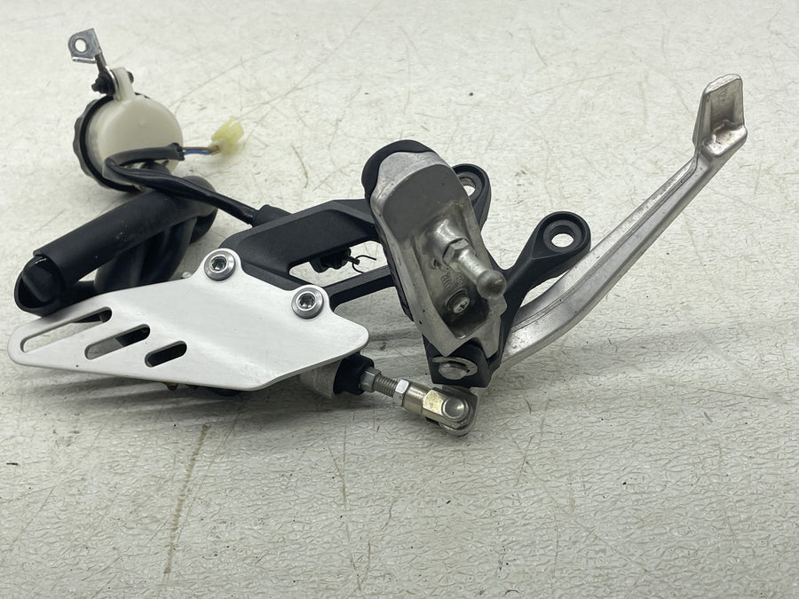 12-26 KAWASAKI NINJA ZX14R RIGHT REARSET REAR SET DRIVER FOOT PEG BRAKE MASTER