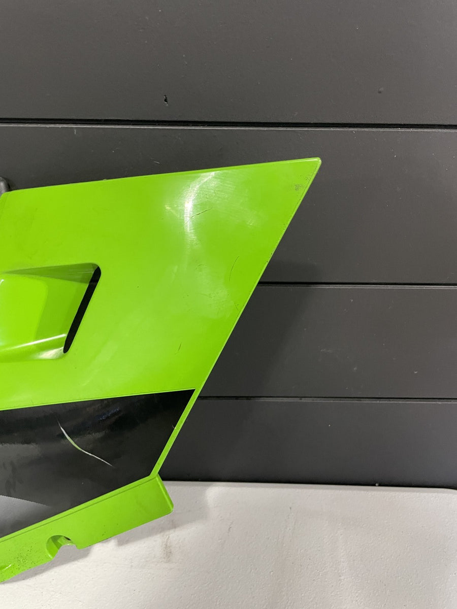 88-07 KAWASAKI NINJA 250R EX250F RIGHT FRONT SIDE SEAT SADDLE PANEL TRIM COWL