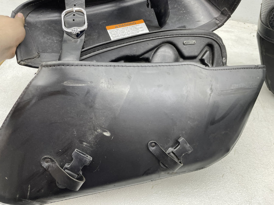 07-11 HARLEY-DAVIDSON ROAD KING CLASSIC FLHRC LEATHER SADDLEBAGS STORAGE PAIR