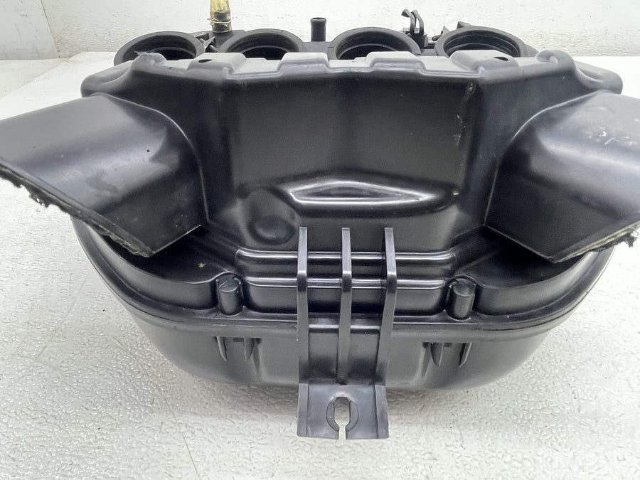 04-05 SUZUKI GSXR750 AIRBOX AIR INTAKE FILTER BOX 13700-30G00