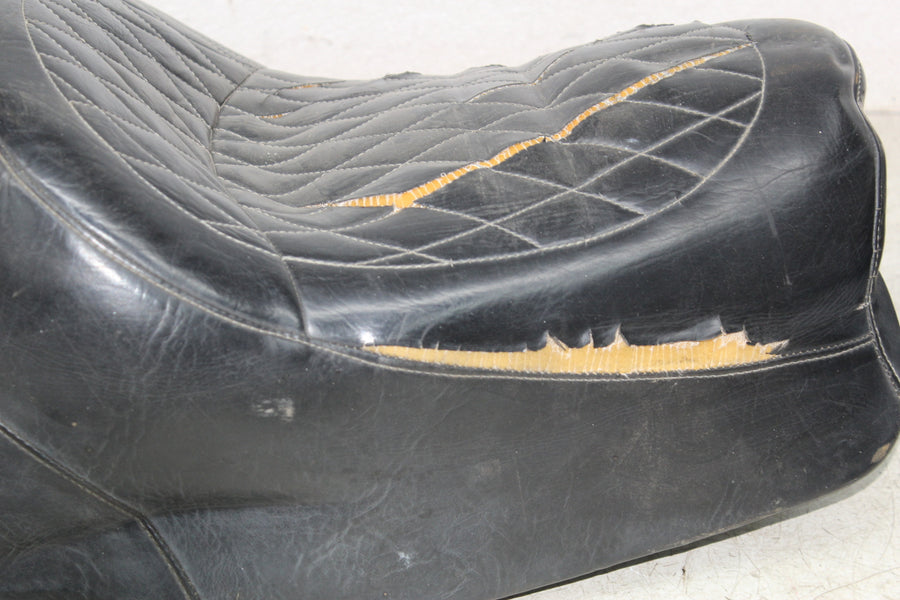 1981 SUZUKI GS550L FRONT DRIVERS SEAT SADDLE (SEE DESCP)