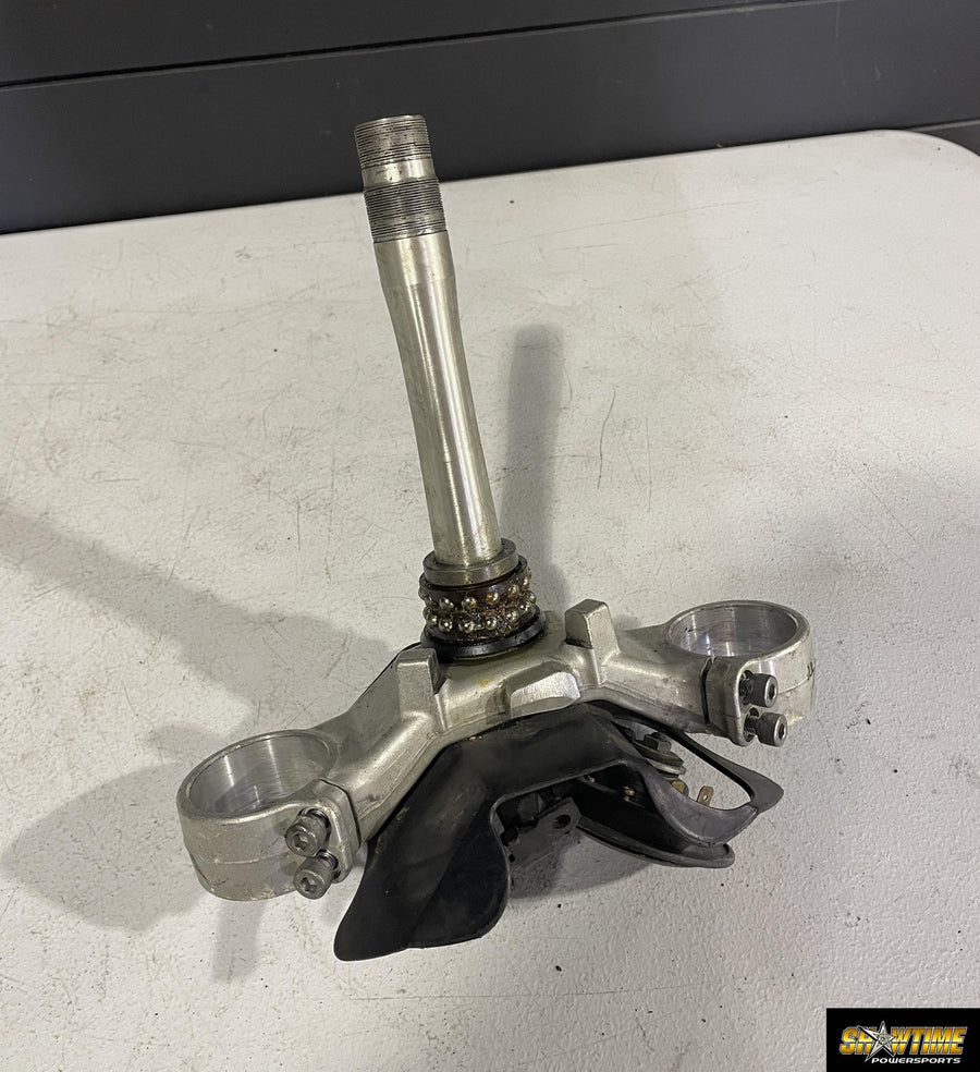 04-06 YAMAHA YZF R1 FRONT FORKS CLAMP LOWER TRIPLE TREE STEM