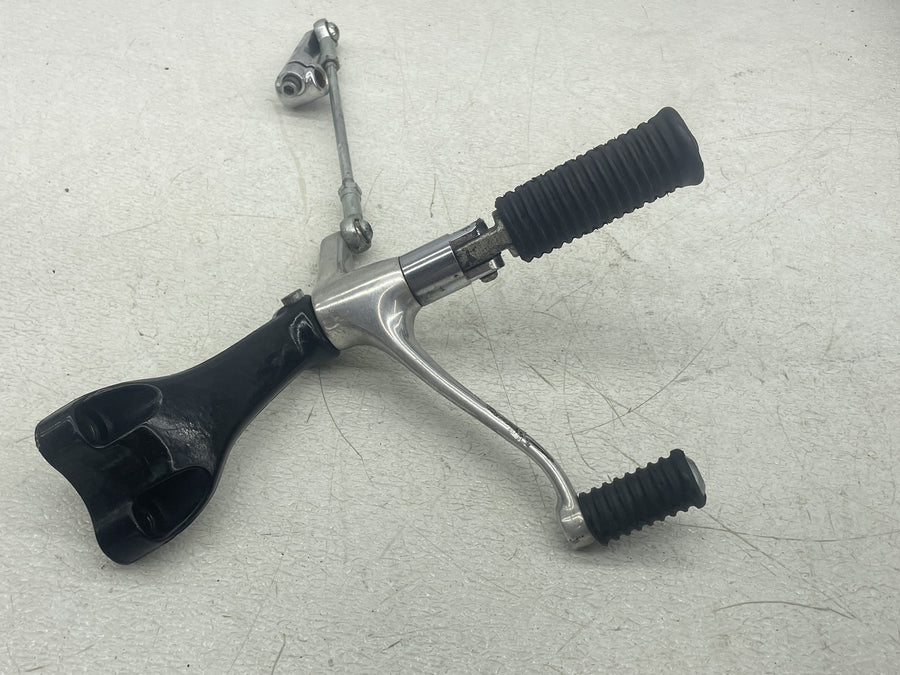 04-06 HARLEY-DAVIDSON SPORTSTER 1200 CUSTOM XL1200C LEFT FRONT FOOT PEG SHIFTER