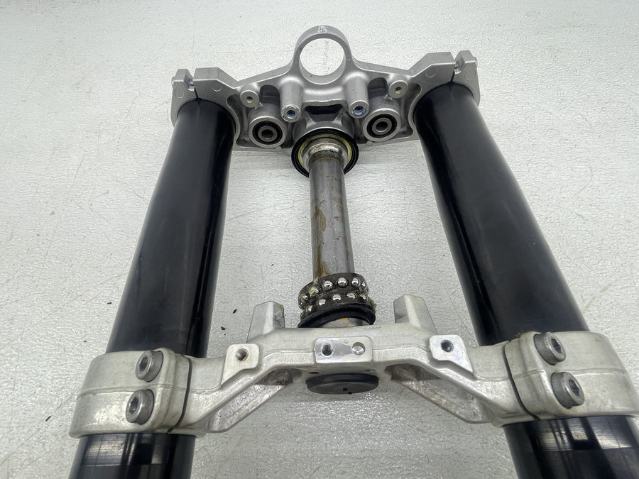 06-15 YAMAHA FZ1 FZ1S FRONT FORKS SHOCK SUSPENSION TRIPLE TREE STRAIGHT