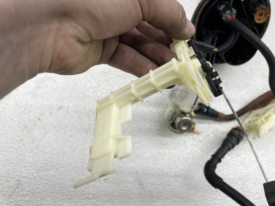 07-11 HARLEY-DAVIDSON STREET GLIDE FLHX FUEL GAS PUMP