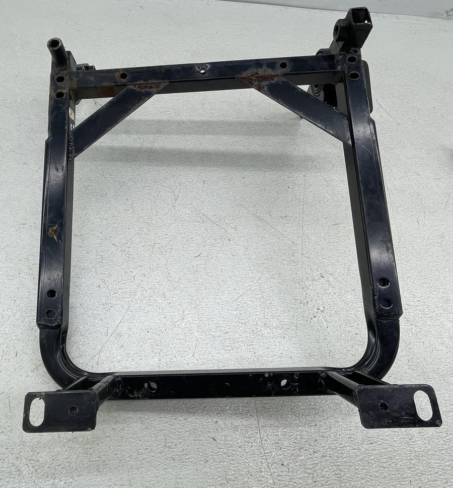 19 POLARIS SLINGSHOT SL RIGHT PASSENGER LOWER SEAT BASE MOUNT BACK REST FRAME