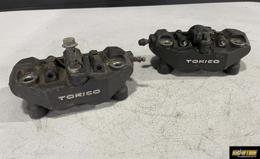 06-07 SUZUKI GSXR600 RIGHT LEFT FRONT BRAKE CALIPER SET PAIR CALIPERS