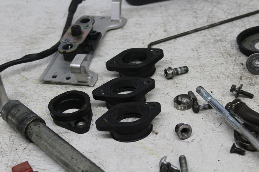 05 SUZUKI GSXR600 PARTS AND HARDWARE NUTS BOLTS HUB COVER UPPER TREE STAND MOUNT